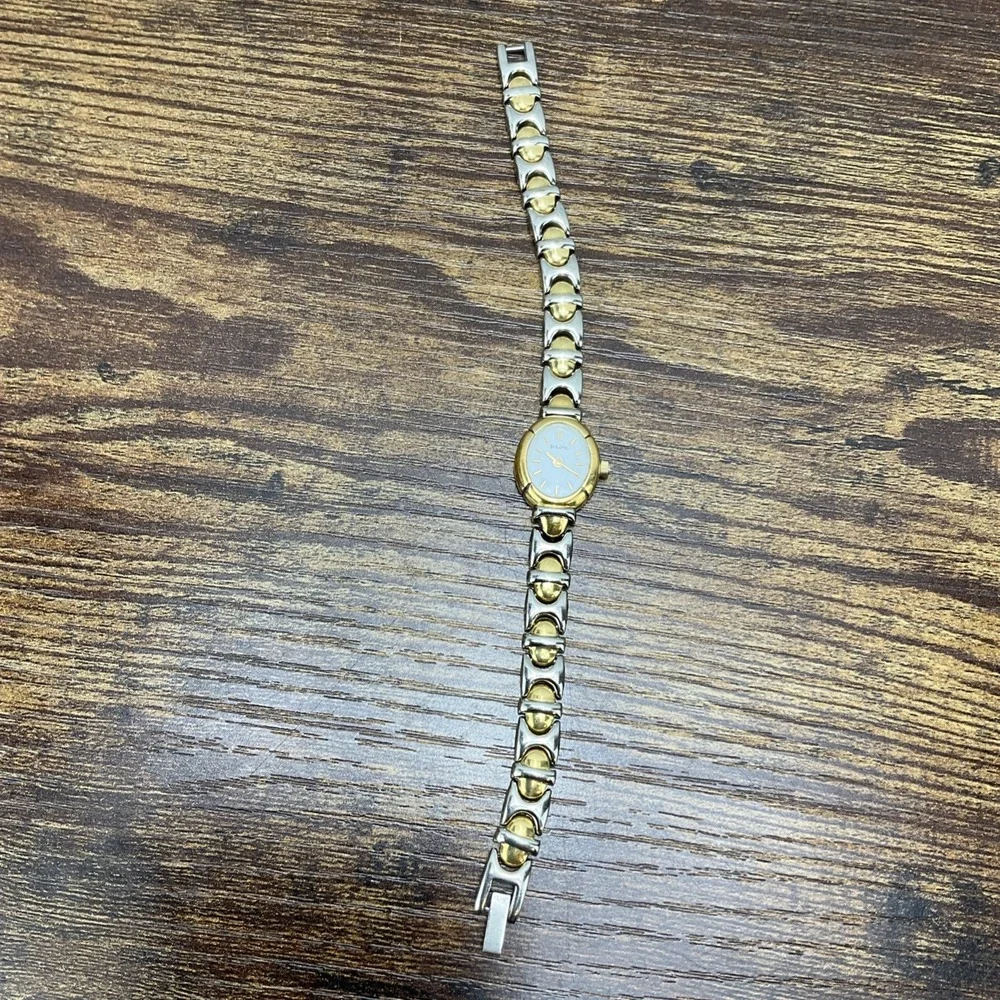 Beautiful Bulova Classic Quartz Ladies Watch Stainless  Two-Tone New Battery - Picture 4 of 8